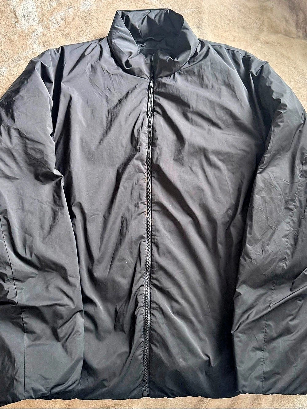 Theory Harris Puffer Jacket in City Poly – Men’s Size Large